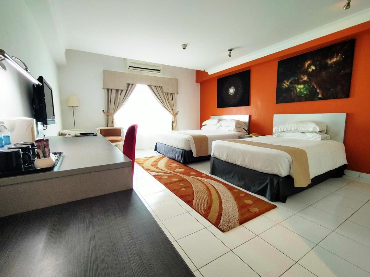 Klana Beach Resort Port Dickson Exteriör bild