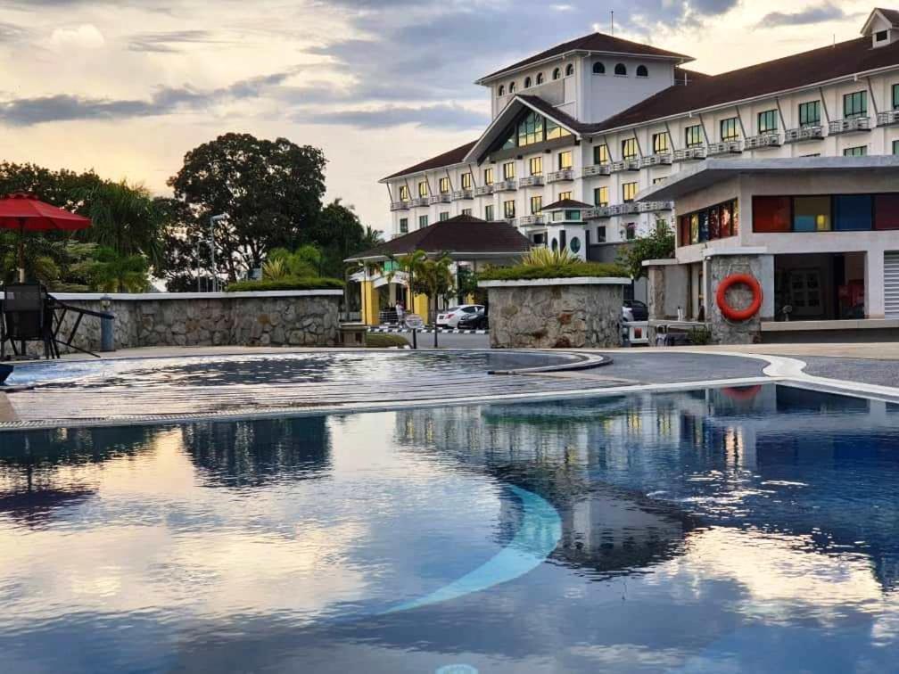 Klana Beach Resort Port Dickson Exteriör bild